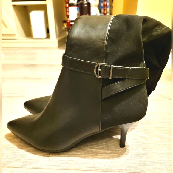 CP | Black | Leather/ Elastic | Cross Strap |Kitten Heel Boots | Size: 8 M - Picture 4 of 8